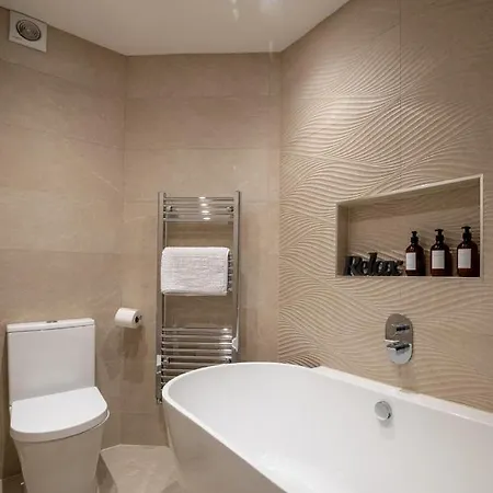 Апартаменты Edge Mere Apartment,