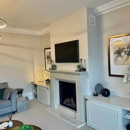 Edge Mere Apartment,